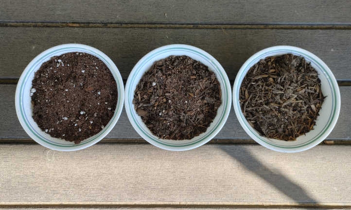 Comparación de 1 iniciador de semillas y 2 mezclas para macetas
