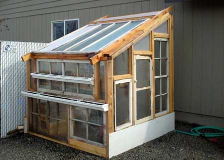 Invernadero de ventana y madera recuperada