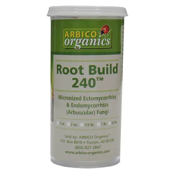 Un contenido de ARBICO Organics™ Root Build 240 sobre un fondo blanco aislado.