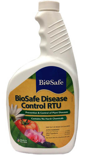 Un primer plano del envase de Biosafe Disease Control RTU sobre un fondo blanco.