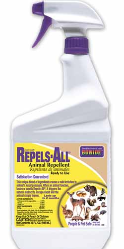 Una imagen vertical de primer plano de una botella de spray de Repels-All Animal Repellent en un fondo blanco.